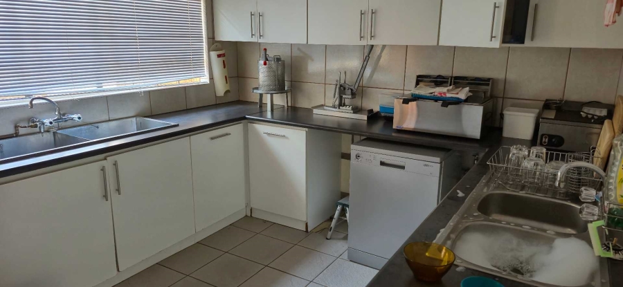 4 Bedroom Property for Sale in Pellissier Free State